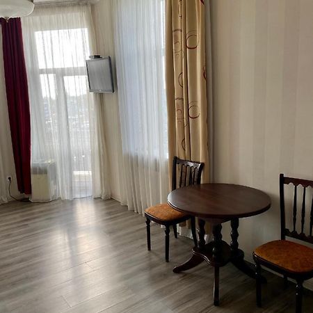 Apartment Studio -Біля Вокзалу-Недалеко Від Центру-Городоцька 151 리비프 외부 사진